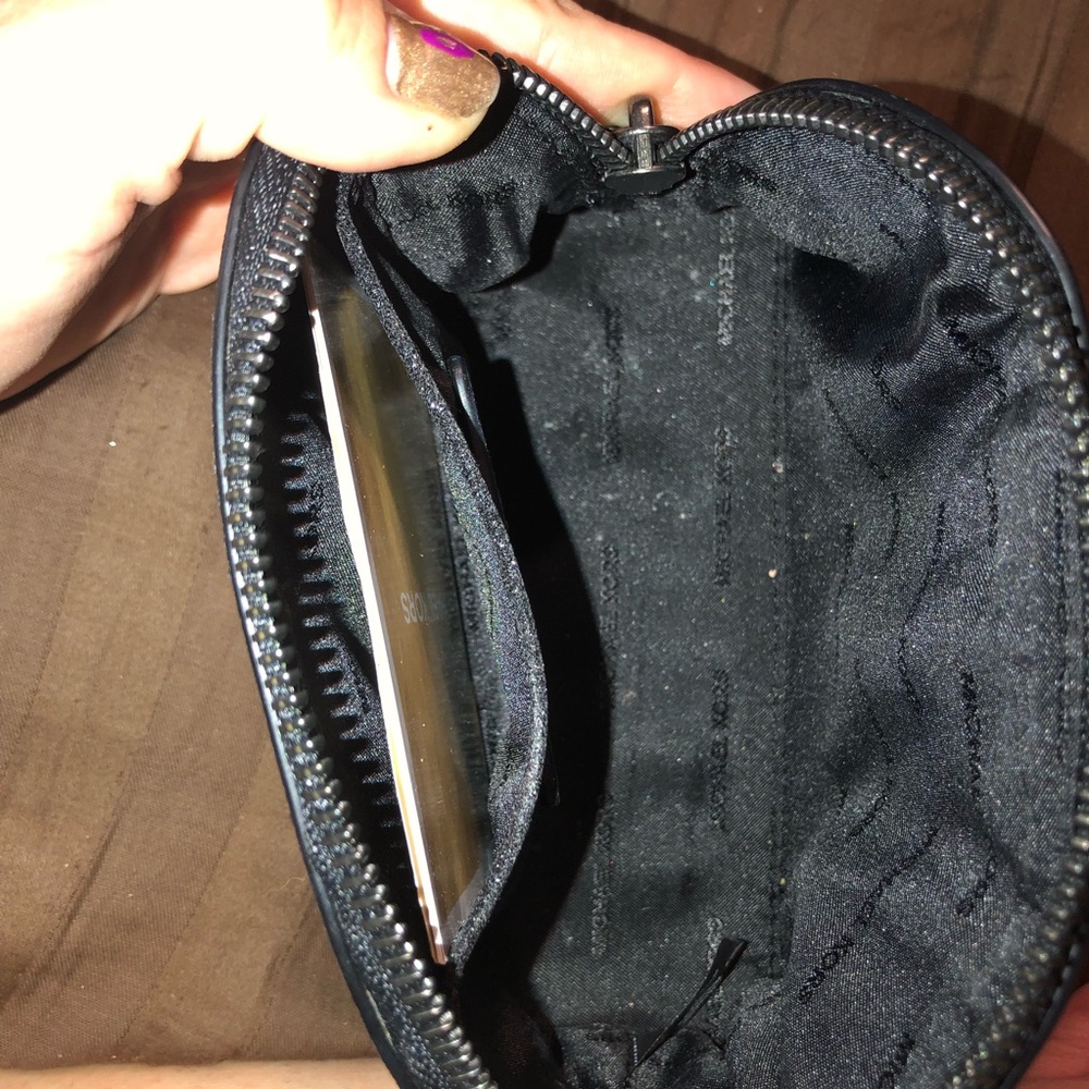 ❤️SOLD❤️Michael Kors Alex black glitter cosmetic - Picture 4 of 8